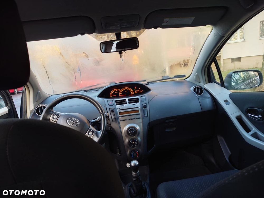 Toyota Yaris 1.0 VVT-i Luna - 19