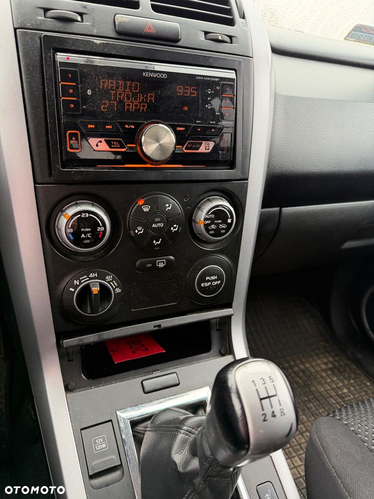 Suzuki Grand Vitara 2.0 Club Family - 12