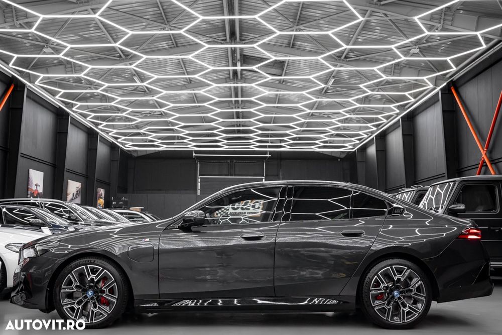 BMW Seria 5 550e xDrive Aut. - 30