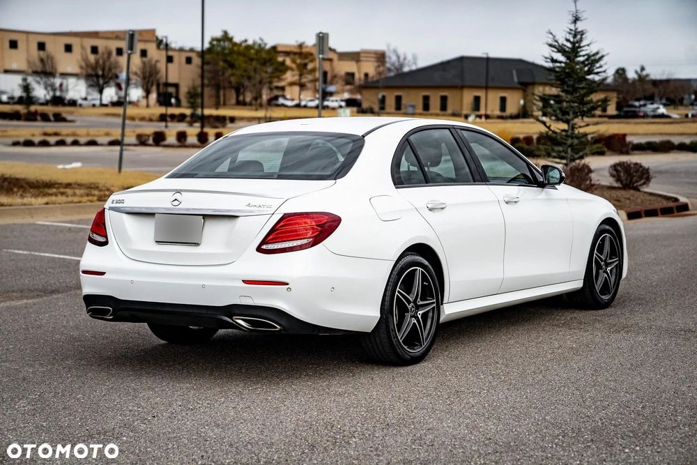 Mercedes-Benz Klasa E 300 9G-TRONIC AMG Line - 6