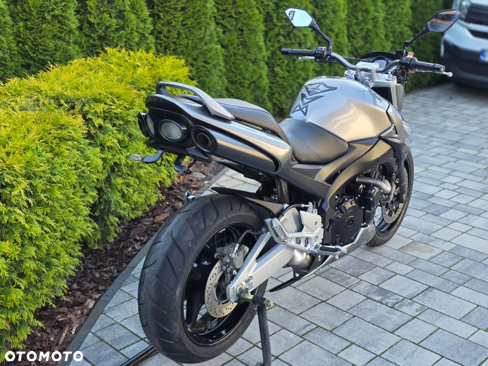 Suzuki GSR - 5