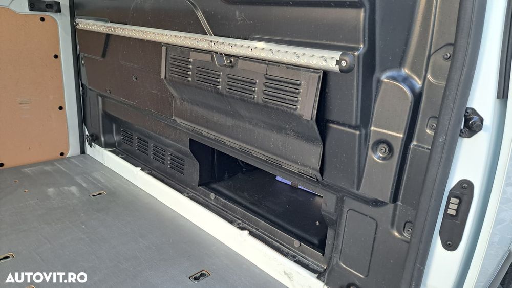 Ford CUSTOM VAN TREND L1H1 A/T FWD - 14