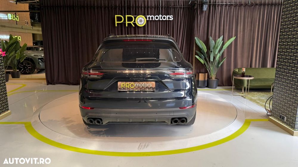 Porsche Cayenne - 4