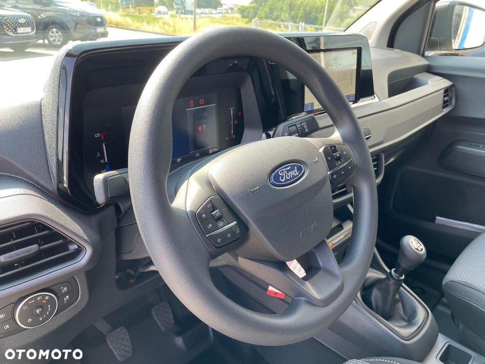 Ford Transit Courier - 25