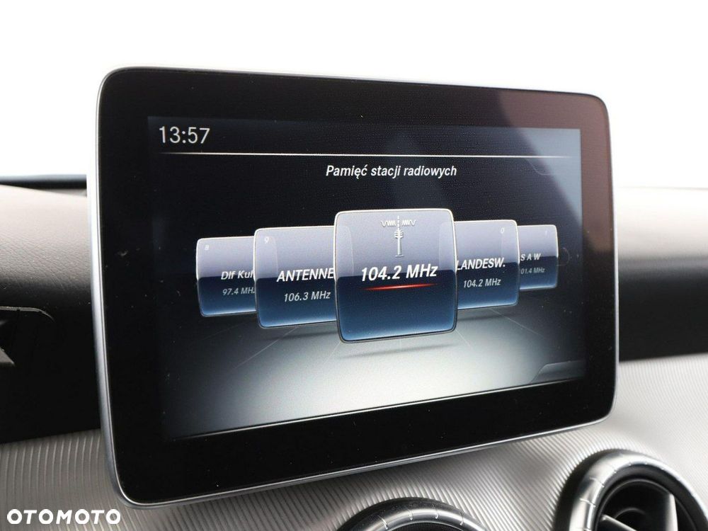 Mercedes-Benz CLA 200 7G-DCT Urban - 24