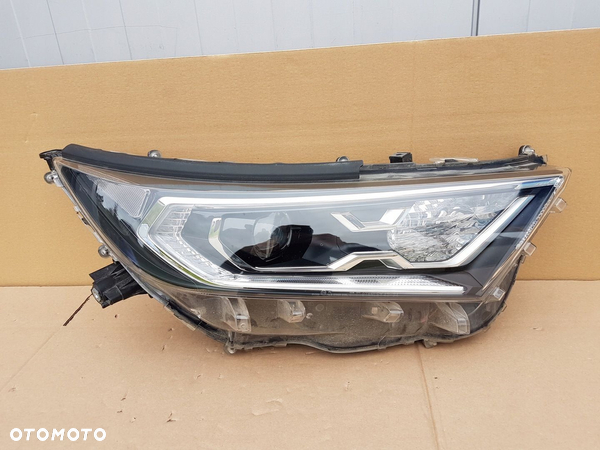 LAMPA PRZÓD PRAWA TOYOTA RAV 4 V FULL LED 18-