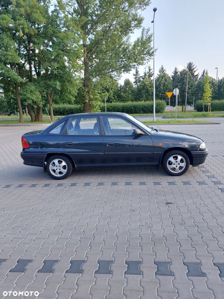 Opel Astra 1.4 Mid - 8