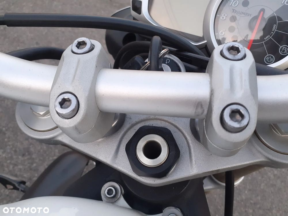 Triumph Street Triple - 16