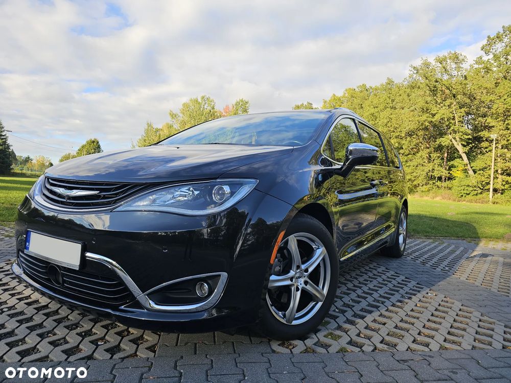 Chrysler Pacifica - 1