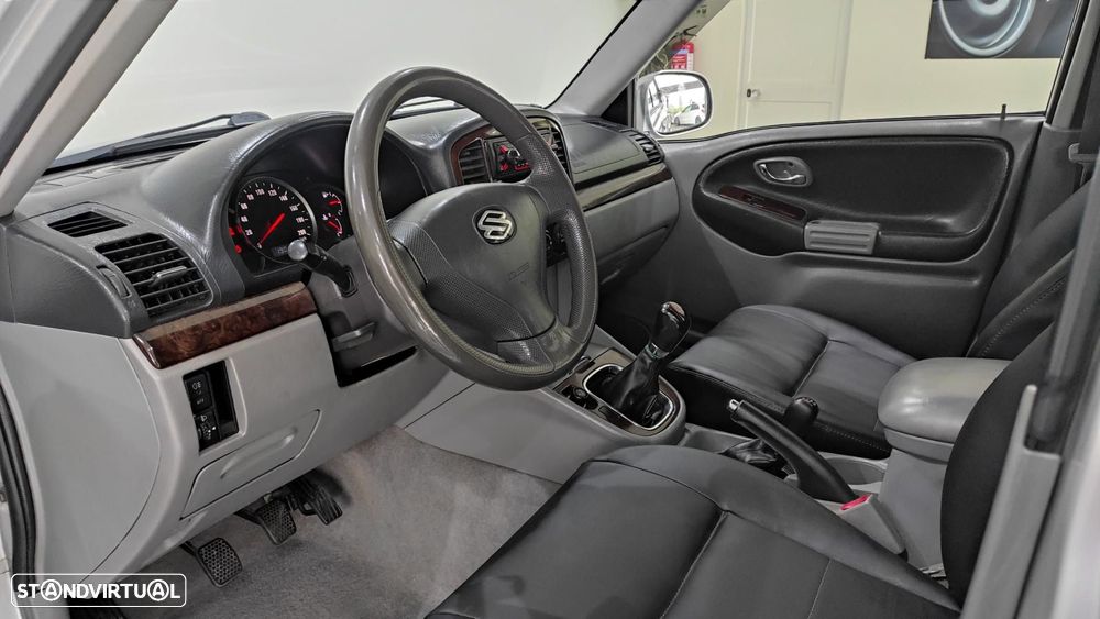 Suzuki Grand Vitara XL-7 2.0 HDi - 17