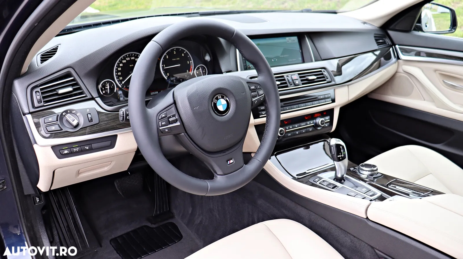 BMW Seria 5 525d xDrive AT - 17
