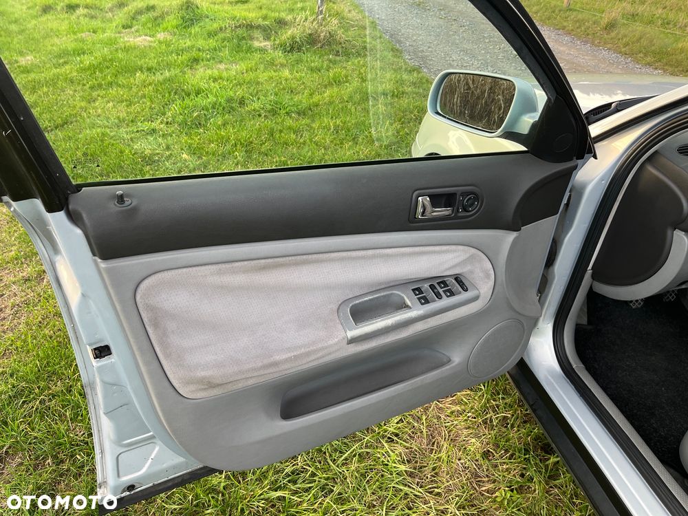 Volkswagen Passat 1.8T Comfortline - 19