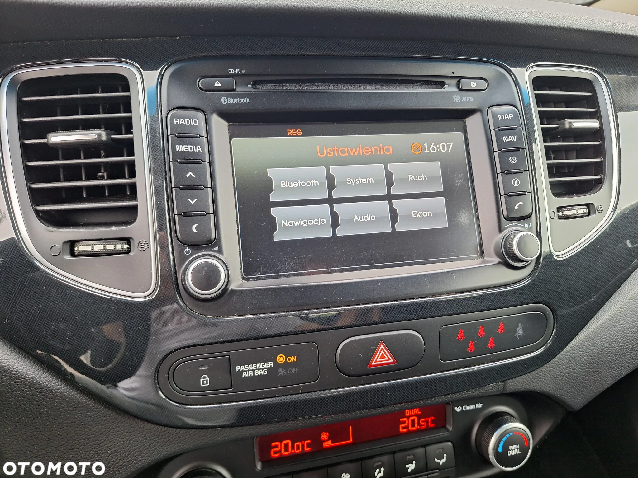 Kia Carens - 23
