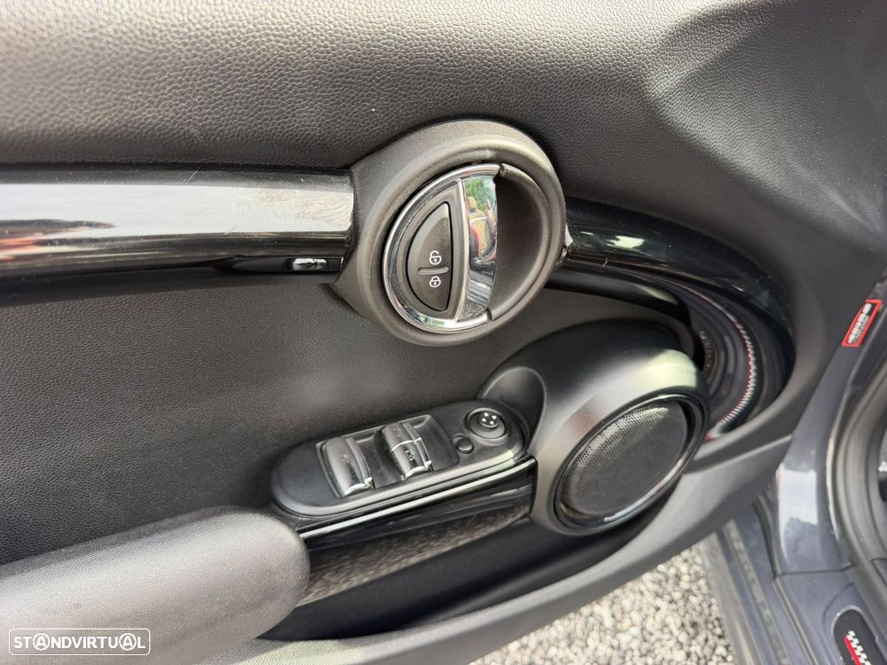 MINI Cabrio John Cooper Works - 25