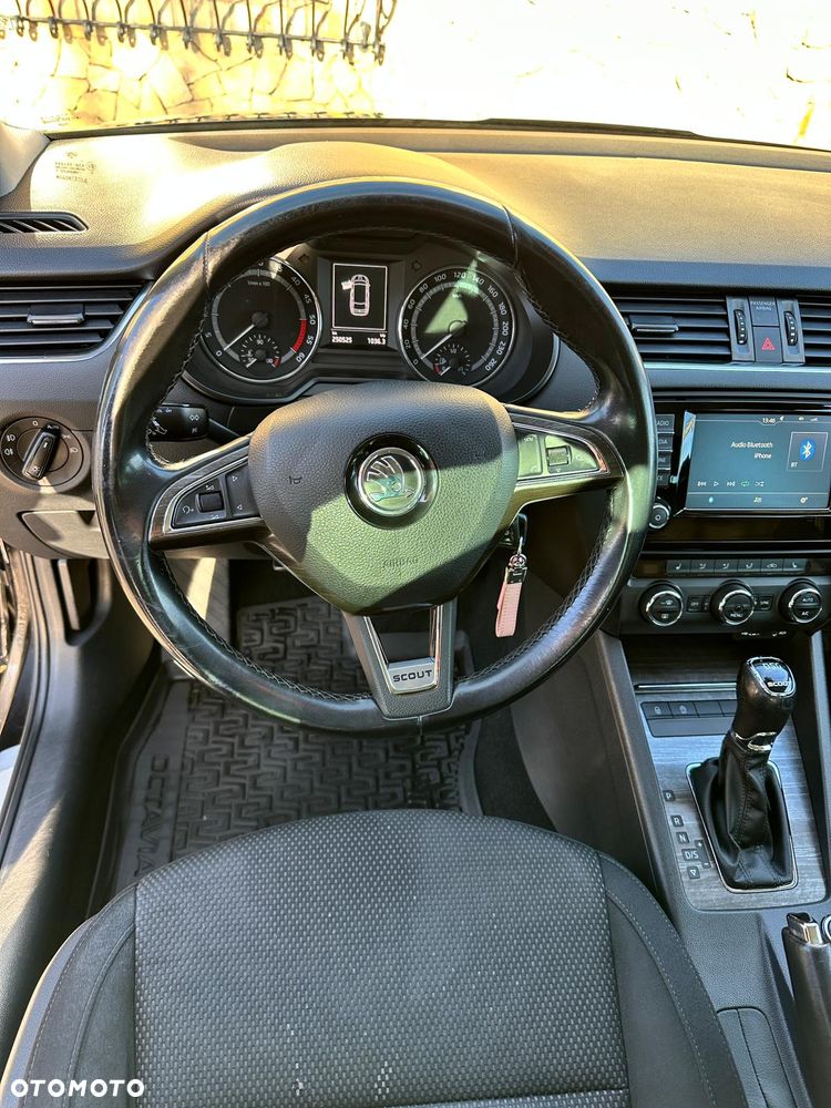 Skoda Octavia Scout 2.0 TDI 4x4 DSG - 6