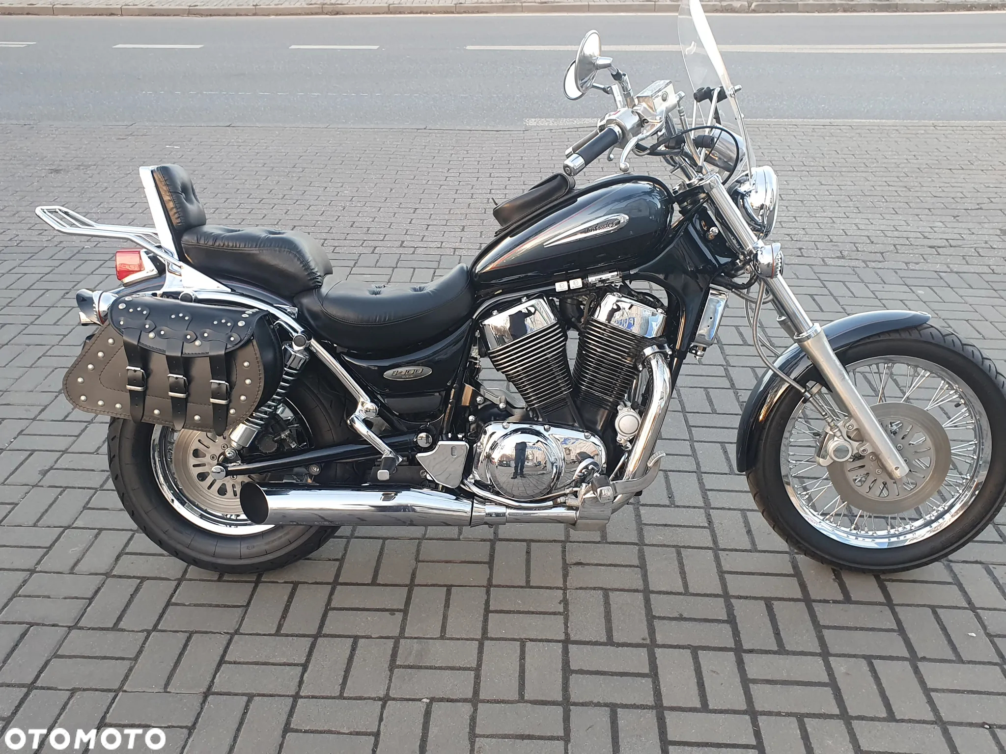 Suzuki Intruder - 12