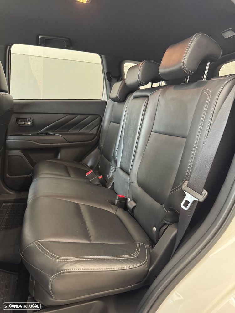 Mitsubishi Outlander 2.4 Intense - 17