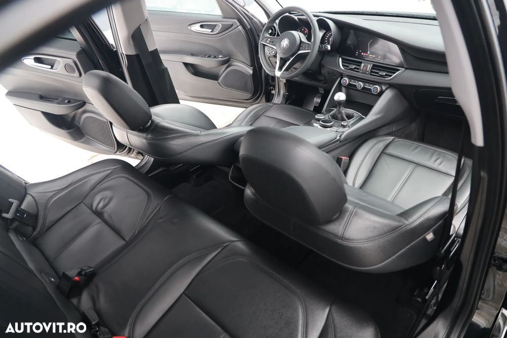 Alfa Romeo Giulia 2.2 - 17