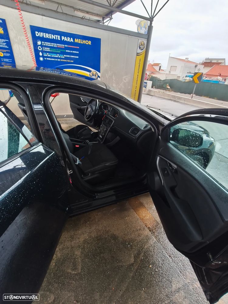 Volvo V40 D2 Momentum - 6