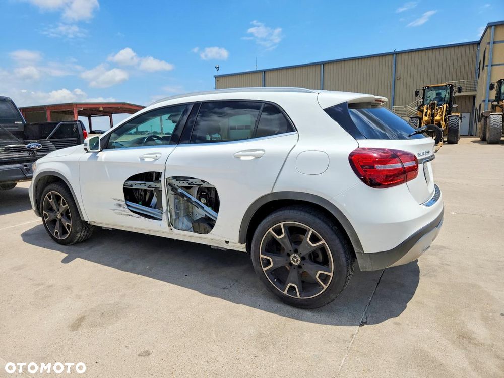 Mercedes-Benz GLA 250 4Matic 7G-DCT Peak Edition - 3