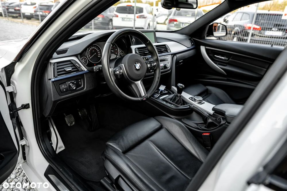 BMW Seria 3 320d xDrive M Sport - 16