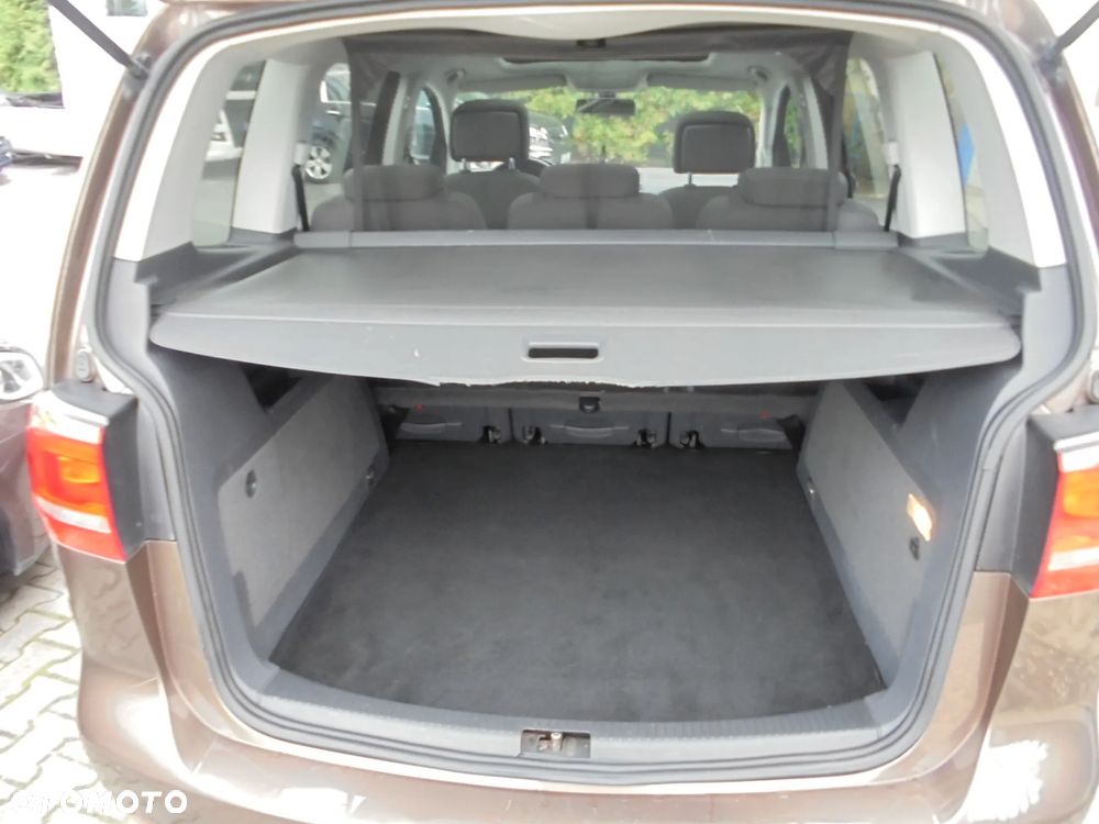 Volkswagen Touran 2.0 TDI DPF BlueMotion Technology DSG Highline - 18