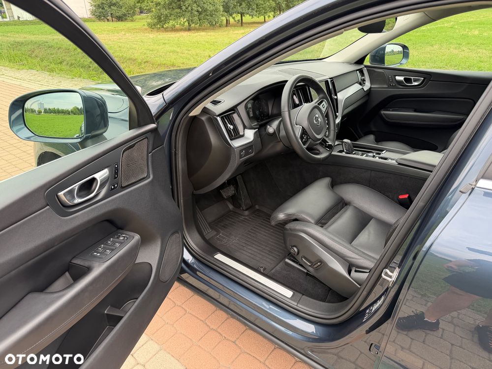 Volvo XC 60 B4 D AWD Momentum Pro - 16