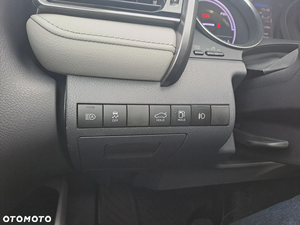 Toyota Camry - 23