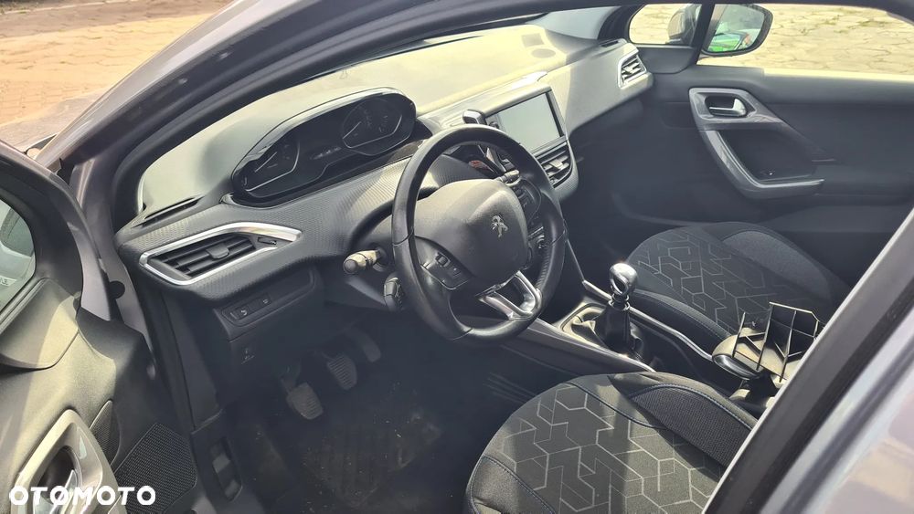 Peugeot 2008 1.2 Pure Tech GPF Style S&S - 9