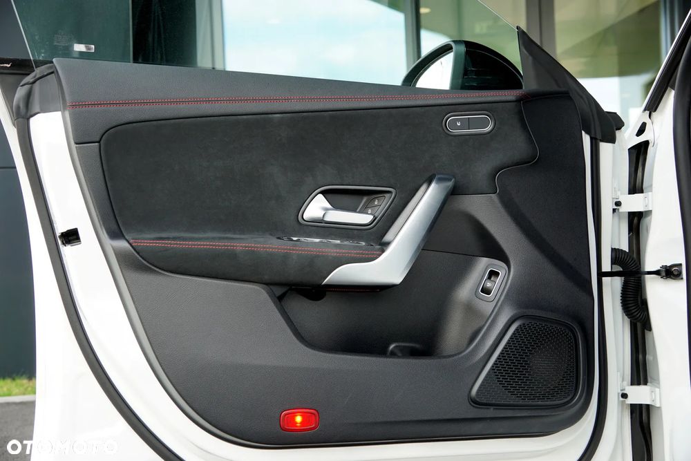 Mercedes-Benz CLA 180 mHEV AMG Line 7G-DCT - 40
