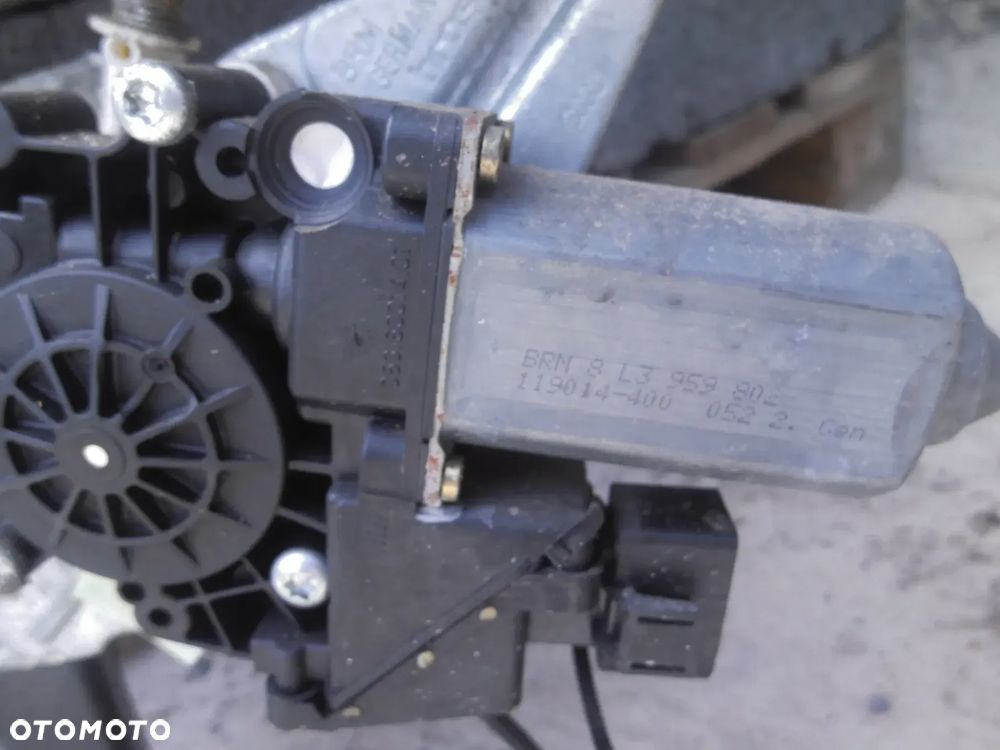 AUDI A3 8L 3D RAMKA DRZWI MECHANIZM PODNOŚNIK SZYBY SZYBA 2002R SILNICZEK PRAWY PRZÓD 8L3837754A - 5