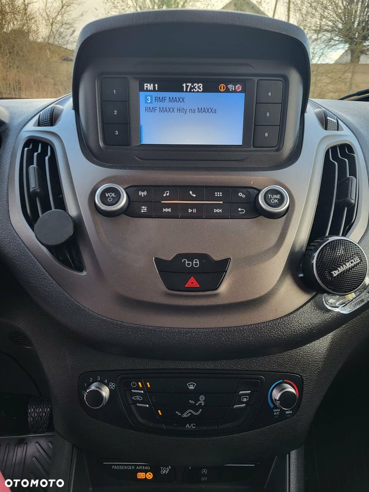 Ford Transit Courier - 10