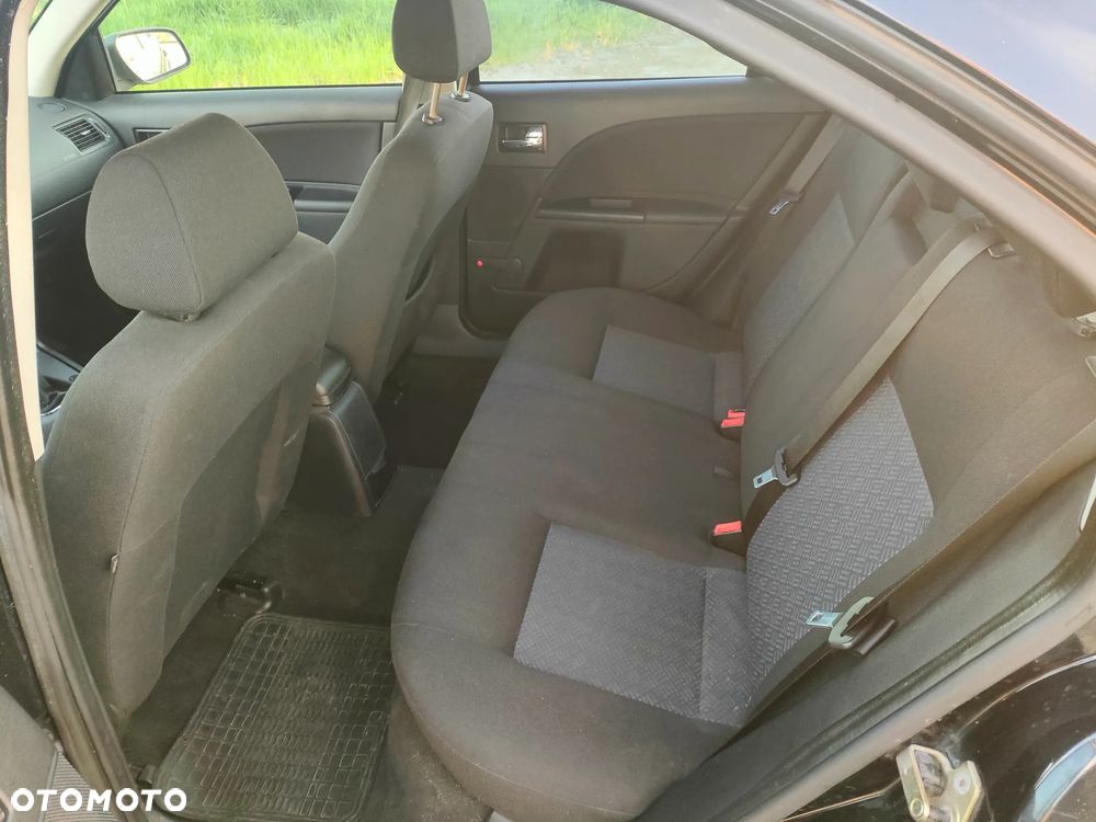 Ford Mondeo 1.8 Ambiente - 18