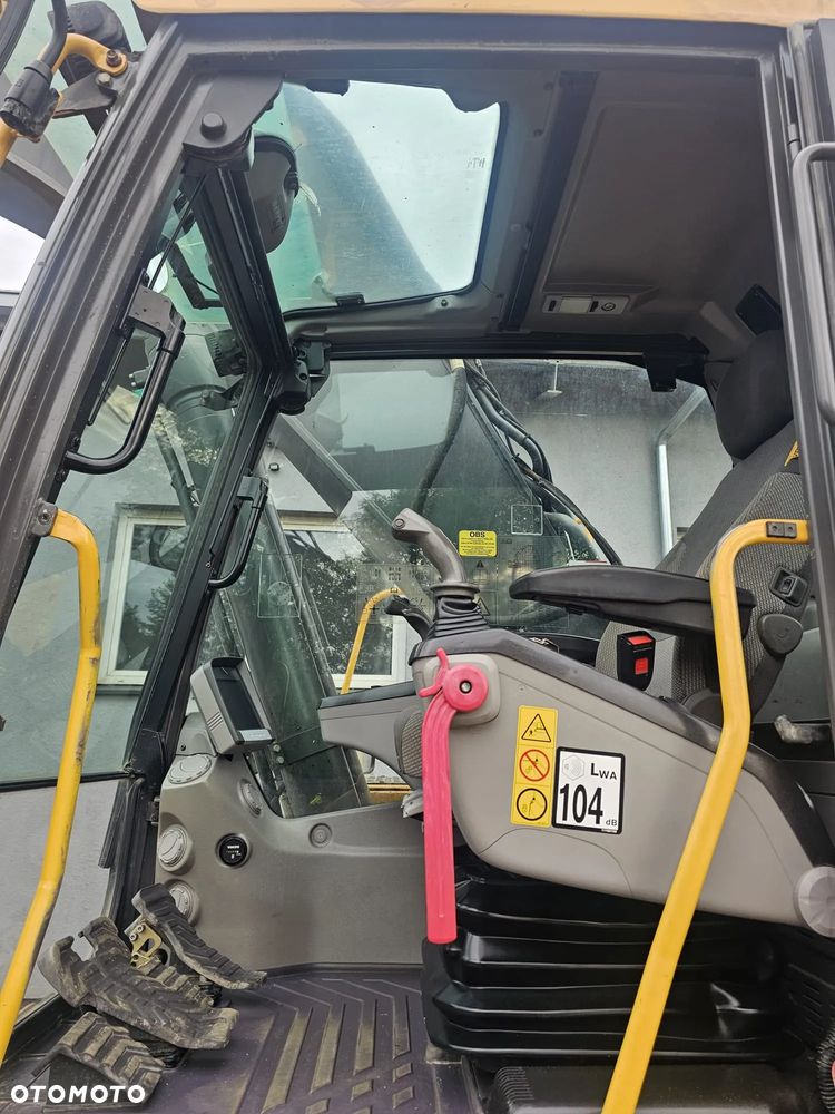 Volvo EC 300DL - 9