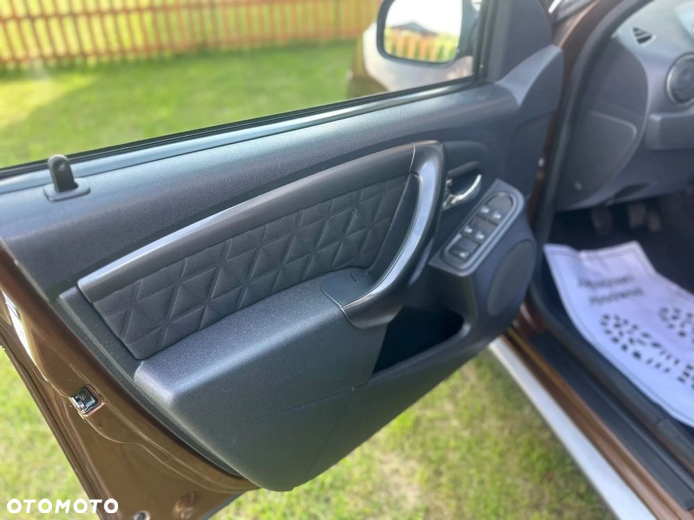 Dacia Duster TCe 125 4x2 Celebration - 25