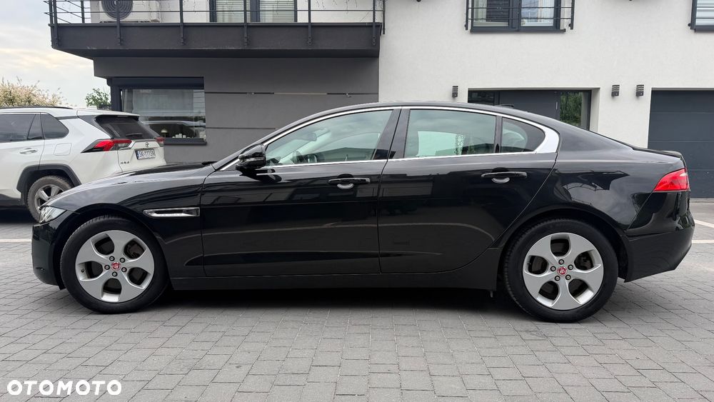 Jaguar XE 2.0 T Prestige - 22