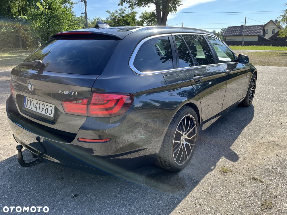 BMW Seria 5 523i - 10