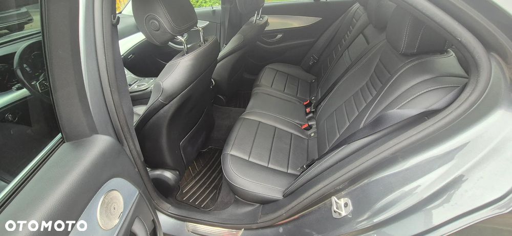 Mercedes-Benz Klasa E 200 4-Matic - 22