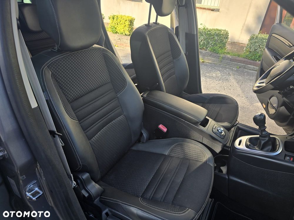 Renault Grand Scenic - 31