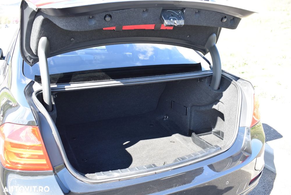 BMW Seria 3 320d Sport-Aut. - 27