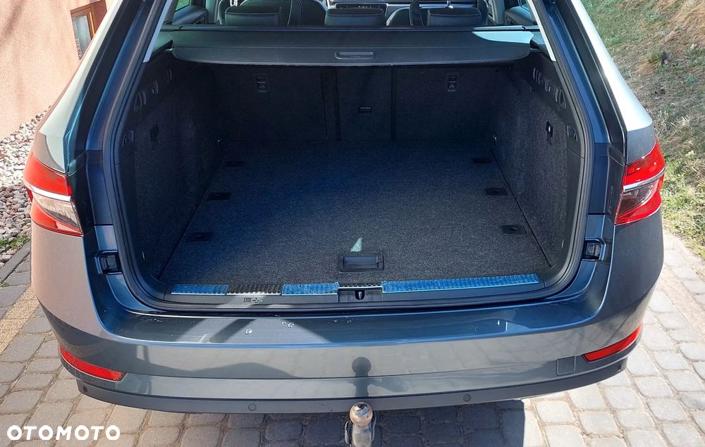 Skoda Superb 2.0 TDI DSG Premium Edition - 6