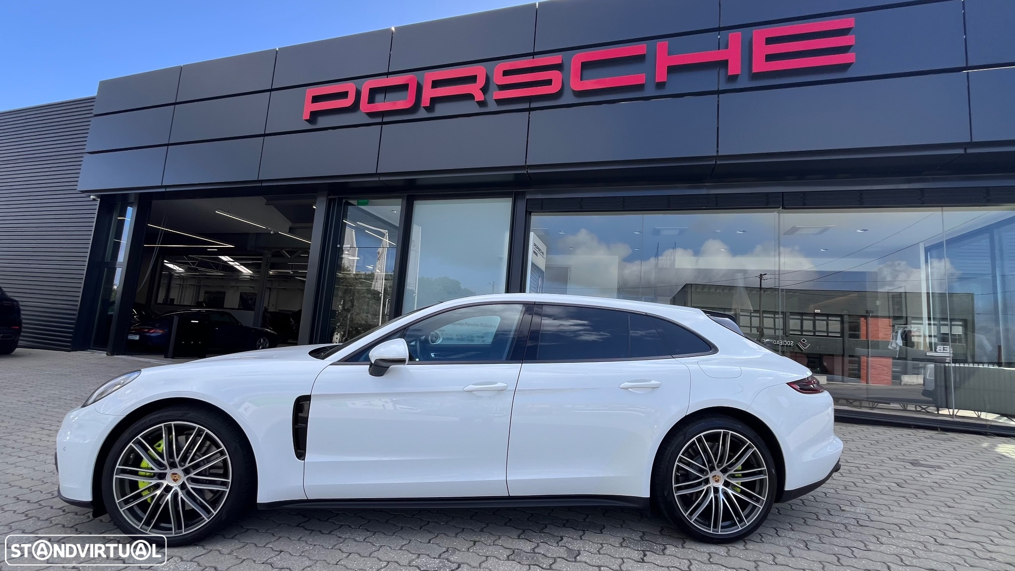 Porsche Panamera Sport Turismo 4 E-Hybrid - 2
