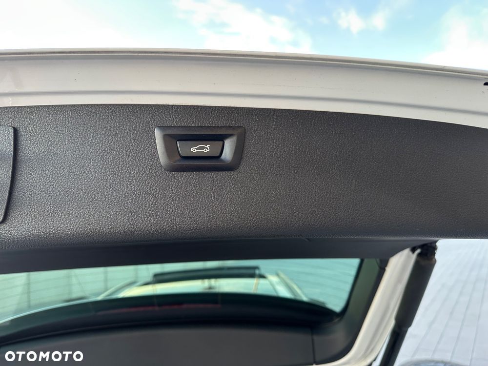 BMW Seria 3 318d M Sport EU6 - 9