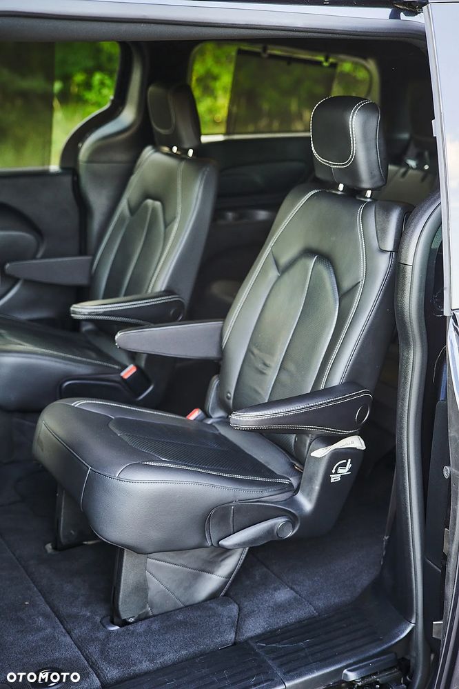 Chrysler Pacifica - 36