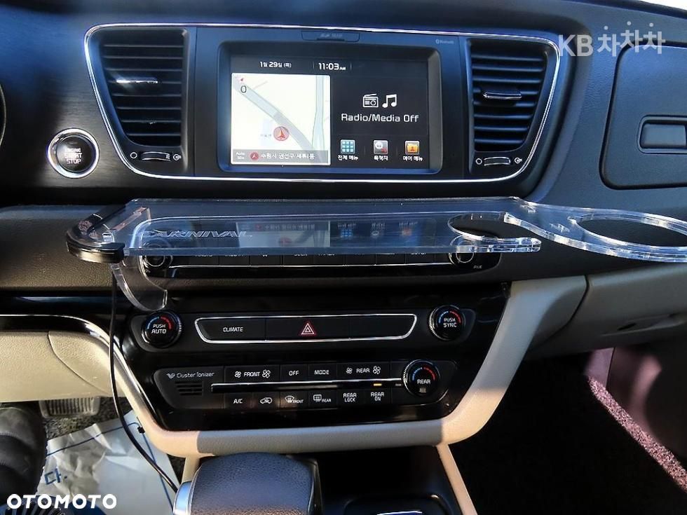 Kia Carnival - 14