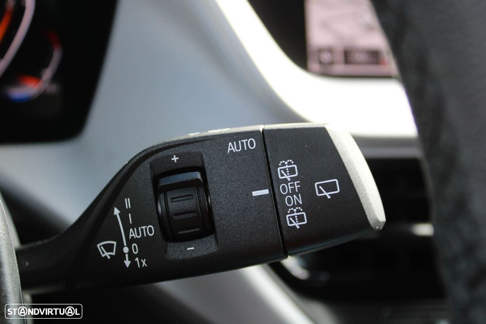 BMW 116 d Pack Essence - 28