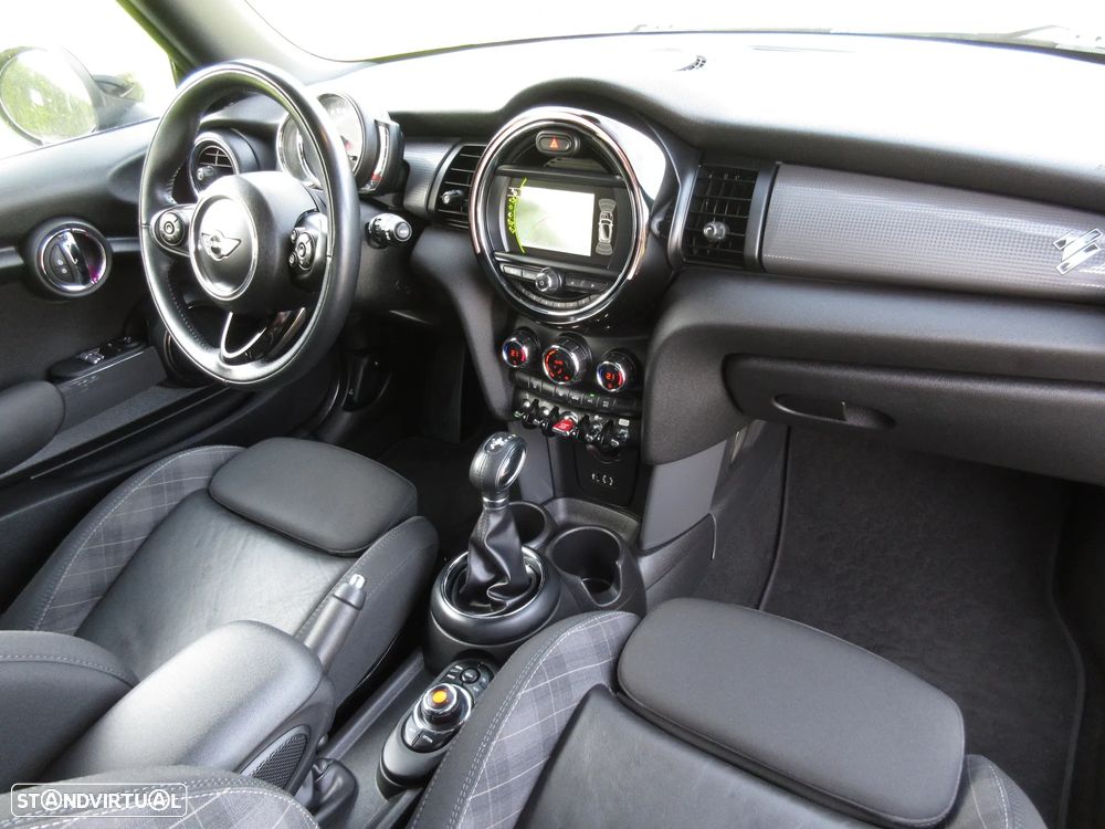 MINI 3 Portas Cooper D Aut. - 28