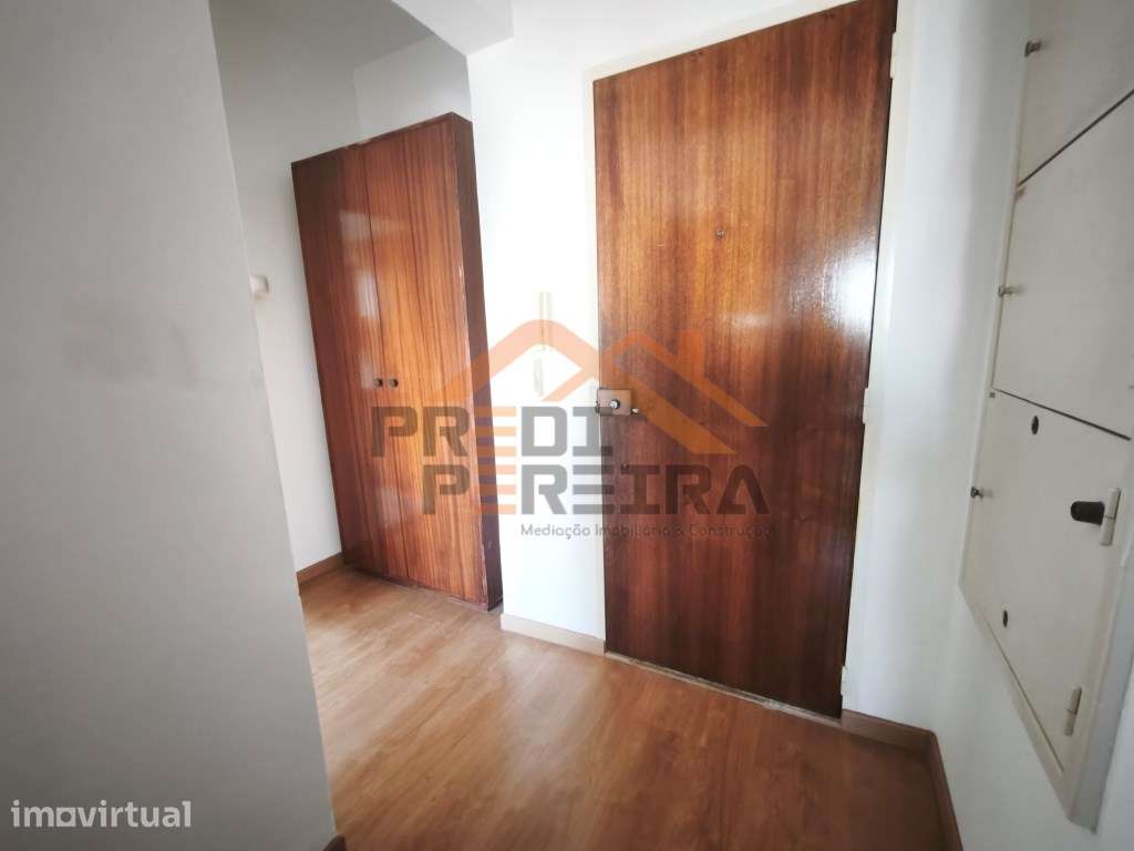 Situado na Reboleira, Amadora. T1+1 com varanda. - Grande imagem: 4/16