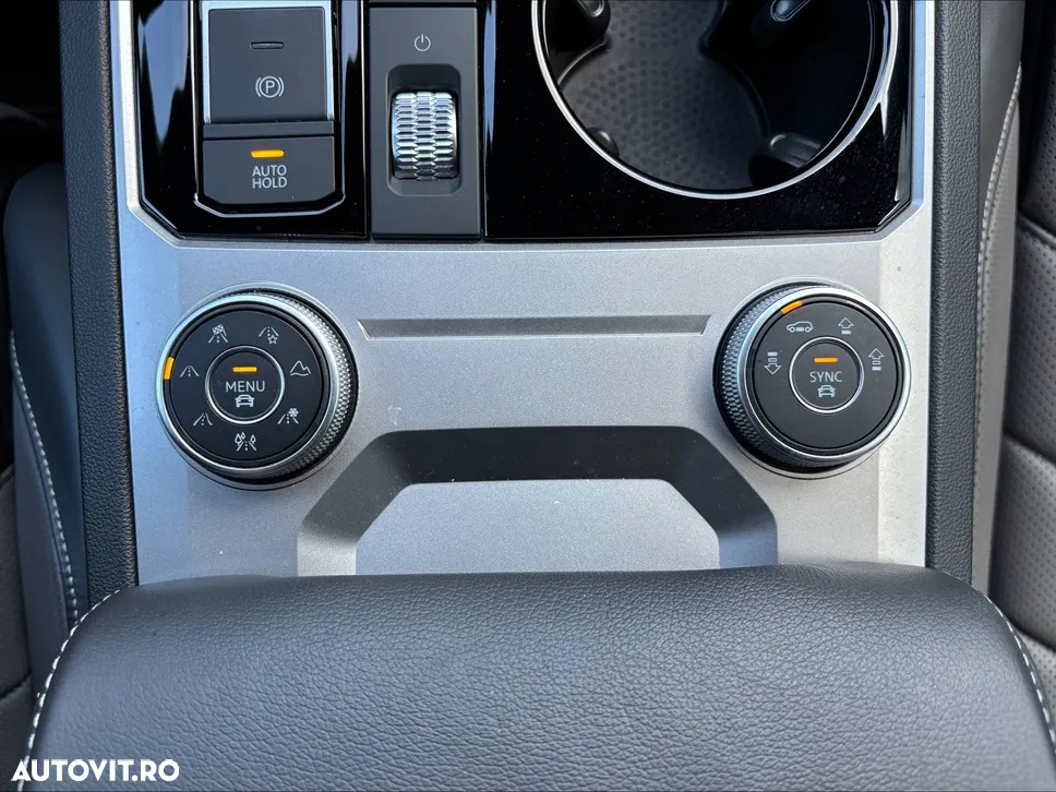 Volkswagen Touareg V6 TDI 4MOTION R-Line - 29