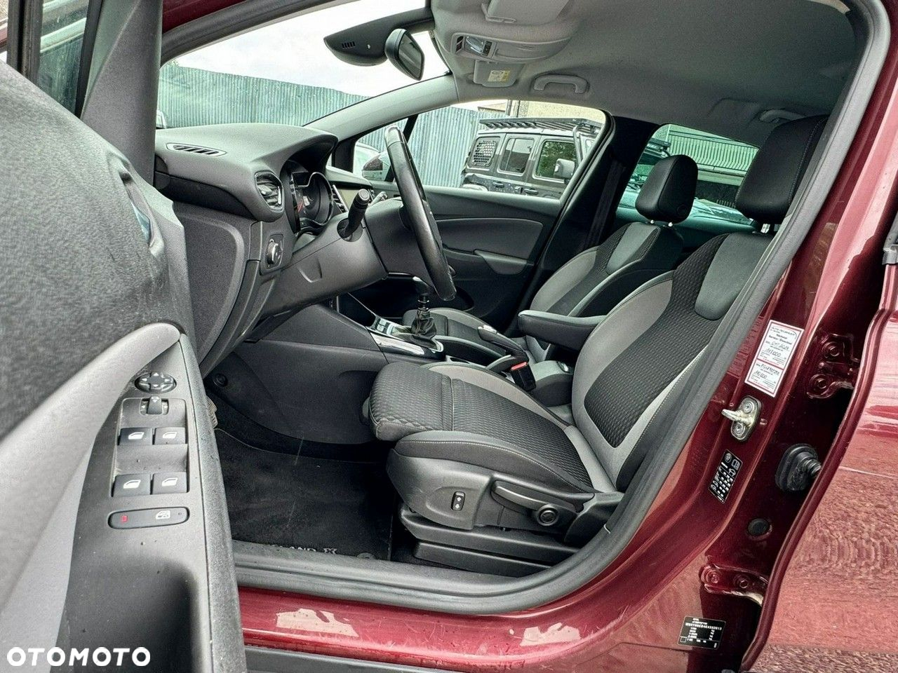 Opel Crossland X 1.2 T Design Line S&S - 12